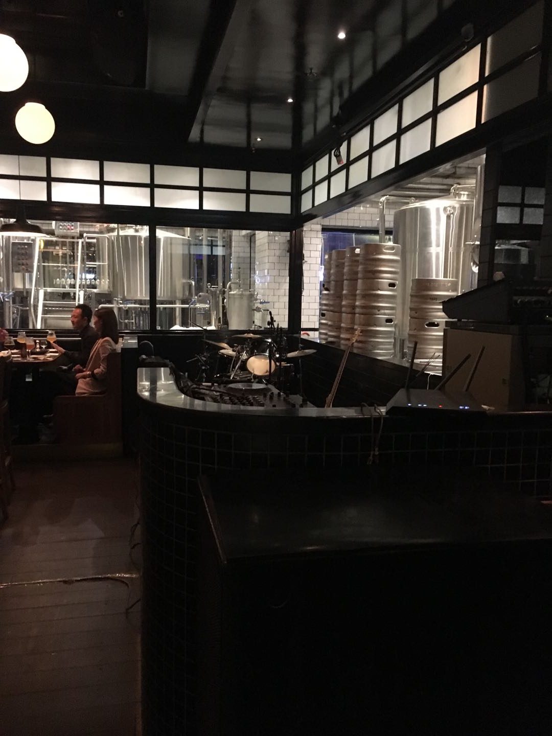 Restaurant brewpub turnkey brewing system installed in dining venue