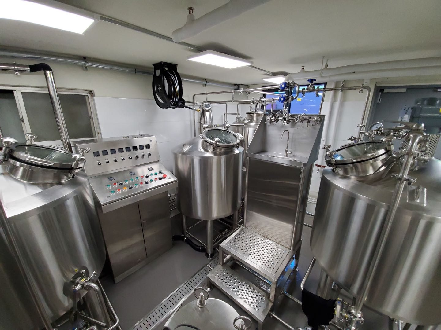 Restaurant brewpub system installation