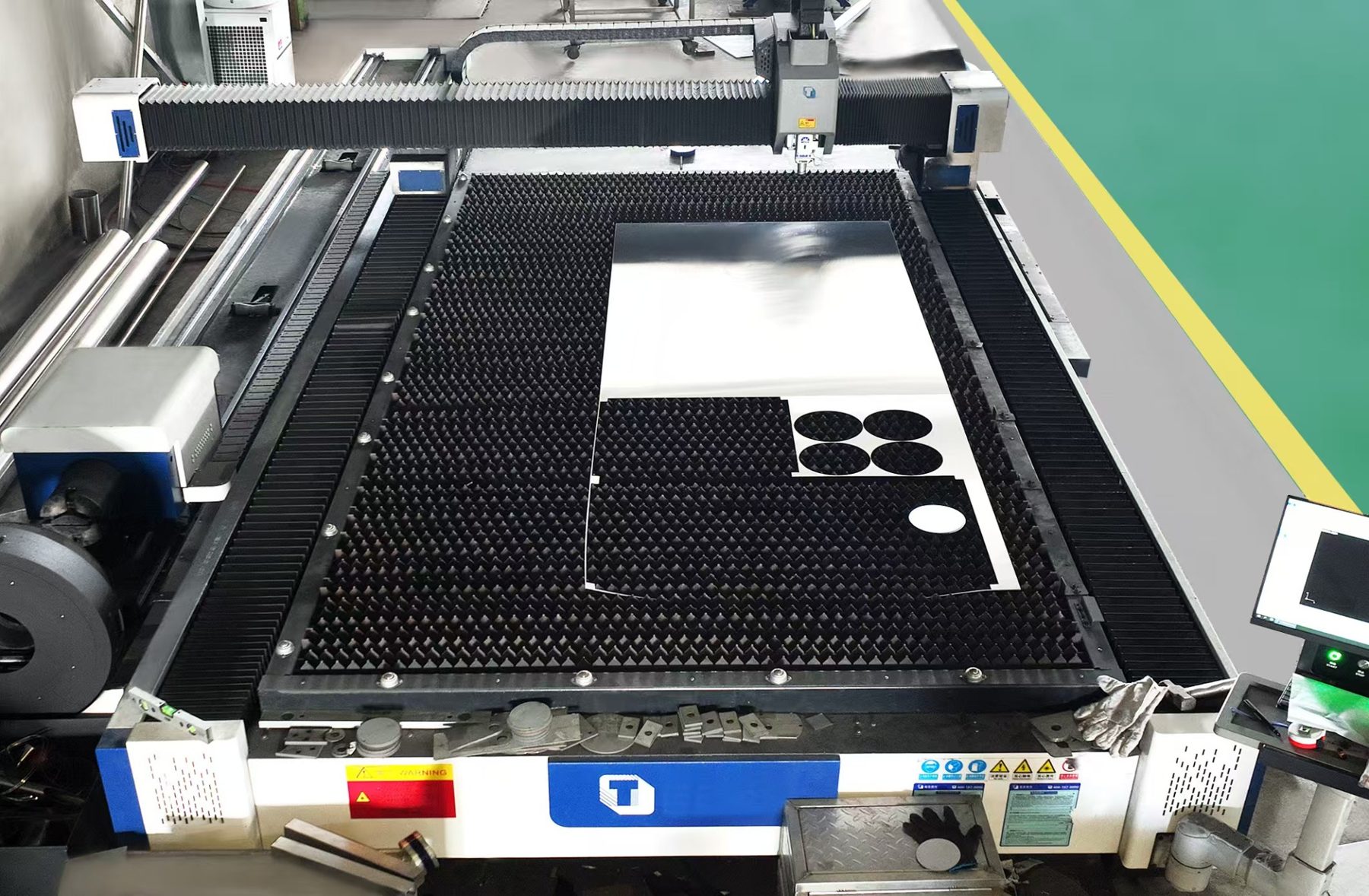CNC laser cutting stainless plate
